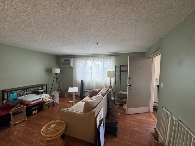 Building Photo - 2 Bed 1 Bath