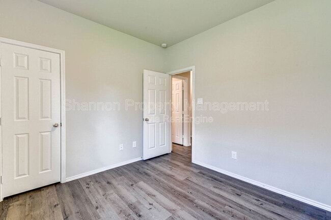 Building Photo - 409 E Avenue G