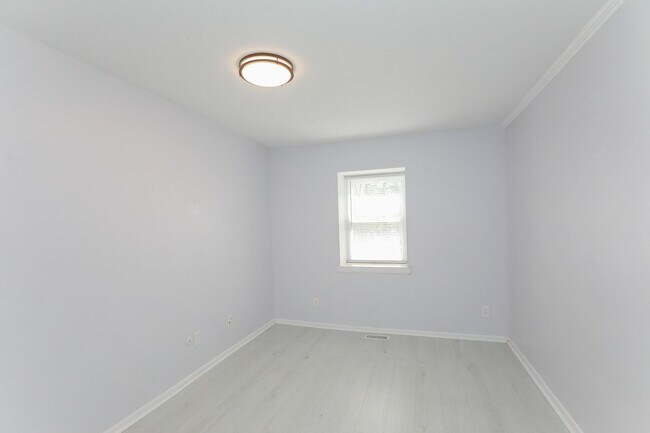 Building Photo - "Beautifully Updated Townhome – Ready for ...