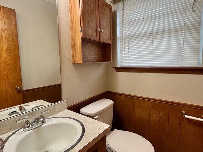 Building Photo - Cute 3 bed 1.5 Bath in Midwest City