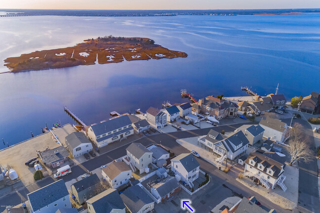 Building Photo - 11 Spindrift Rd