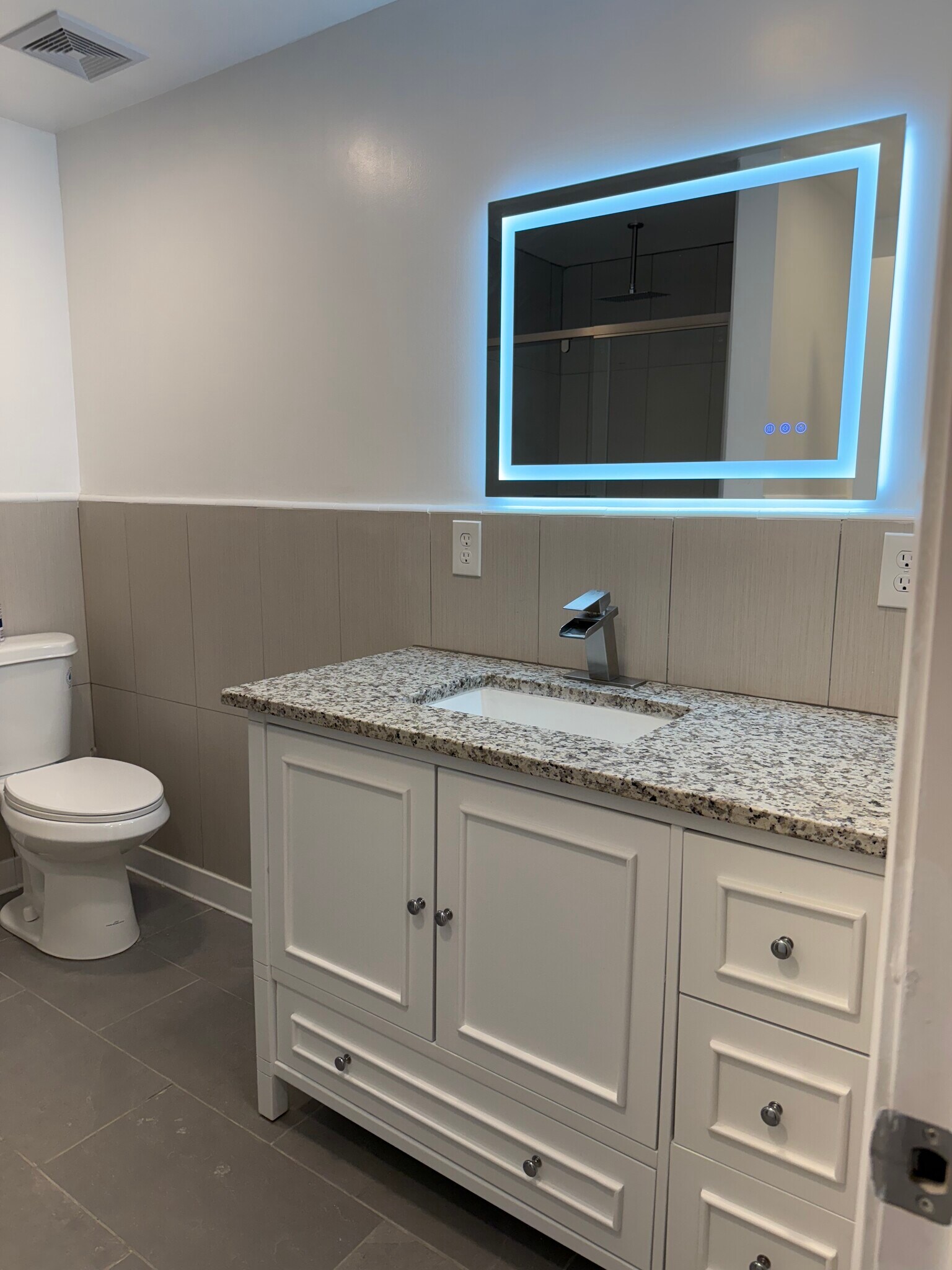 Building Photo - 961 Eastside Dr SE