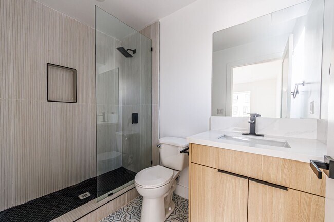 Building Photo - 13461 Beach Ave