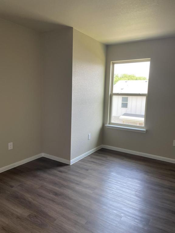 Building Photo - 512 Raymond St