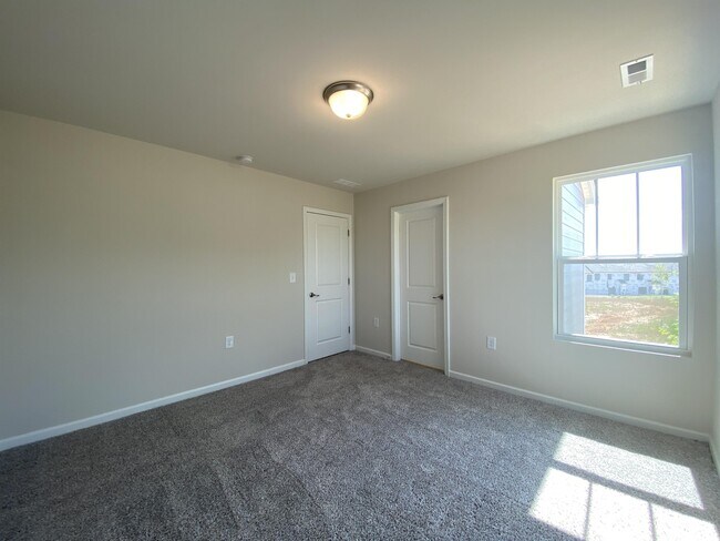 Building Photo - 908 Clearhaven Ln