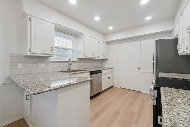 Building Photo - 1033 Mabel C Fry Blvd