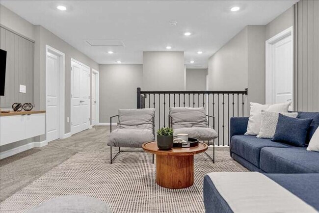 Building Photo - 9052 Sommerset Hills Dr