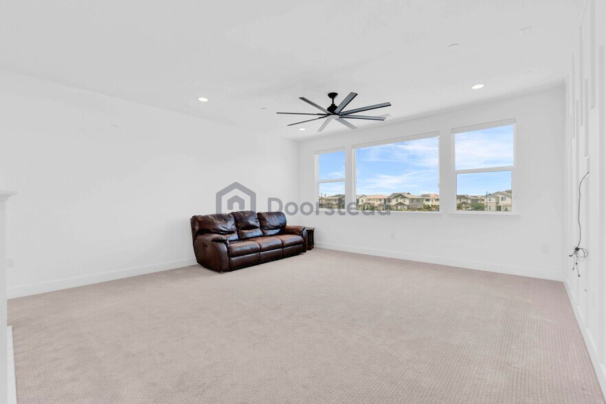 Building Photo - 16819 Karsen Ln