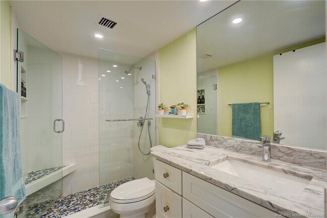 Building Photo - 5599 NE Gulfstream Way
