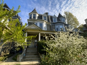 Building Photo - 4817 Cedar Ave