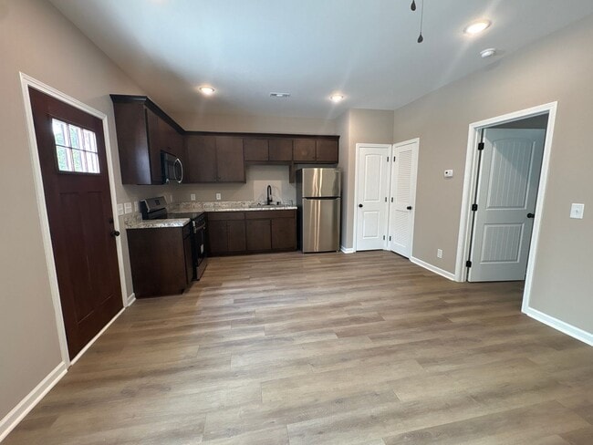 Building Photo - 513 Westend Cir