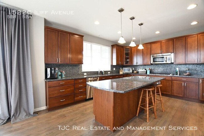 Building Photo - Solterra Home for Rent!