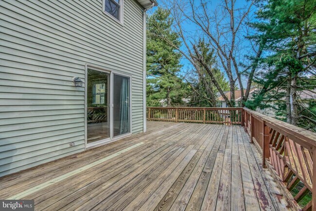 Building Photo - 9909 Maidbrook Rd