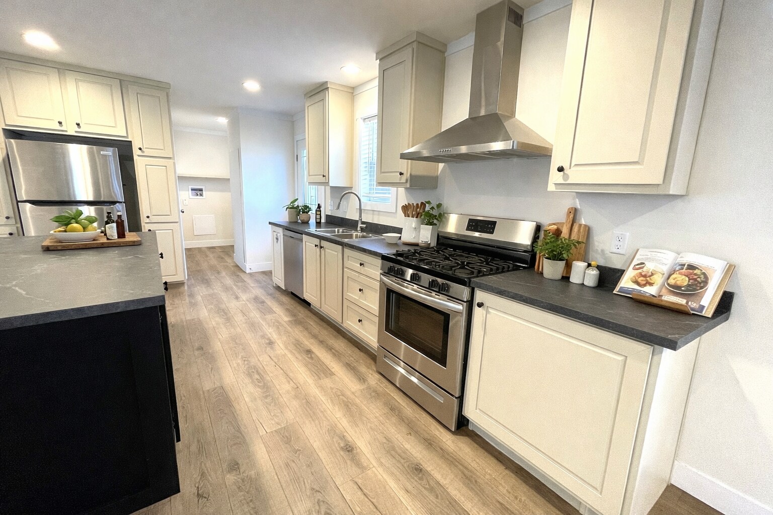 Building Photo - 30 Bellwood Dr