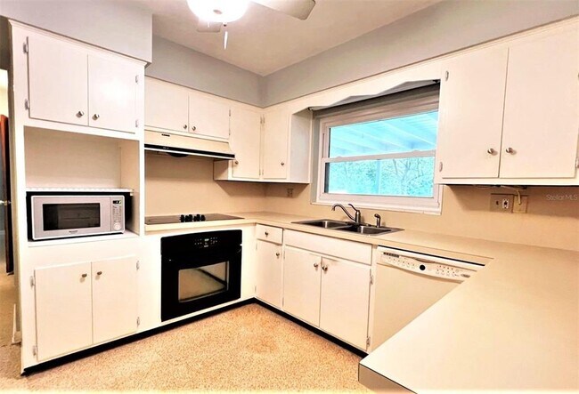 Building Photo - 1001 Brookside Dr
