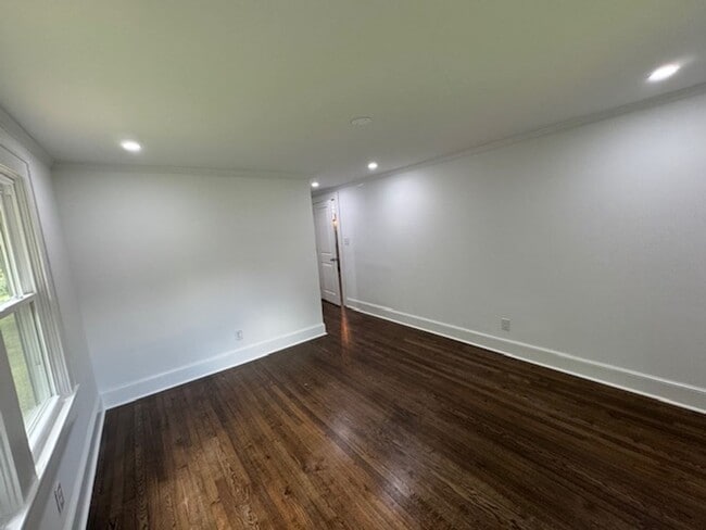 Building Photo - Renovated 3 Bedroom/2 Bath Home