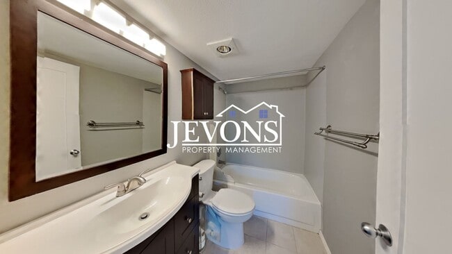 Building Photo - Stunning property in the heart of Seattle ...