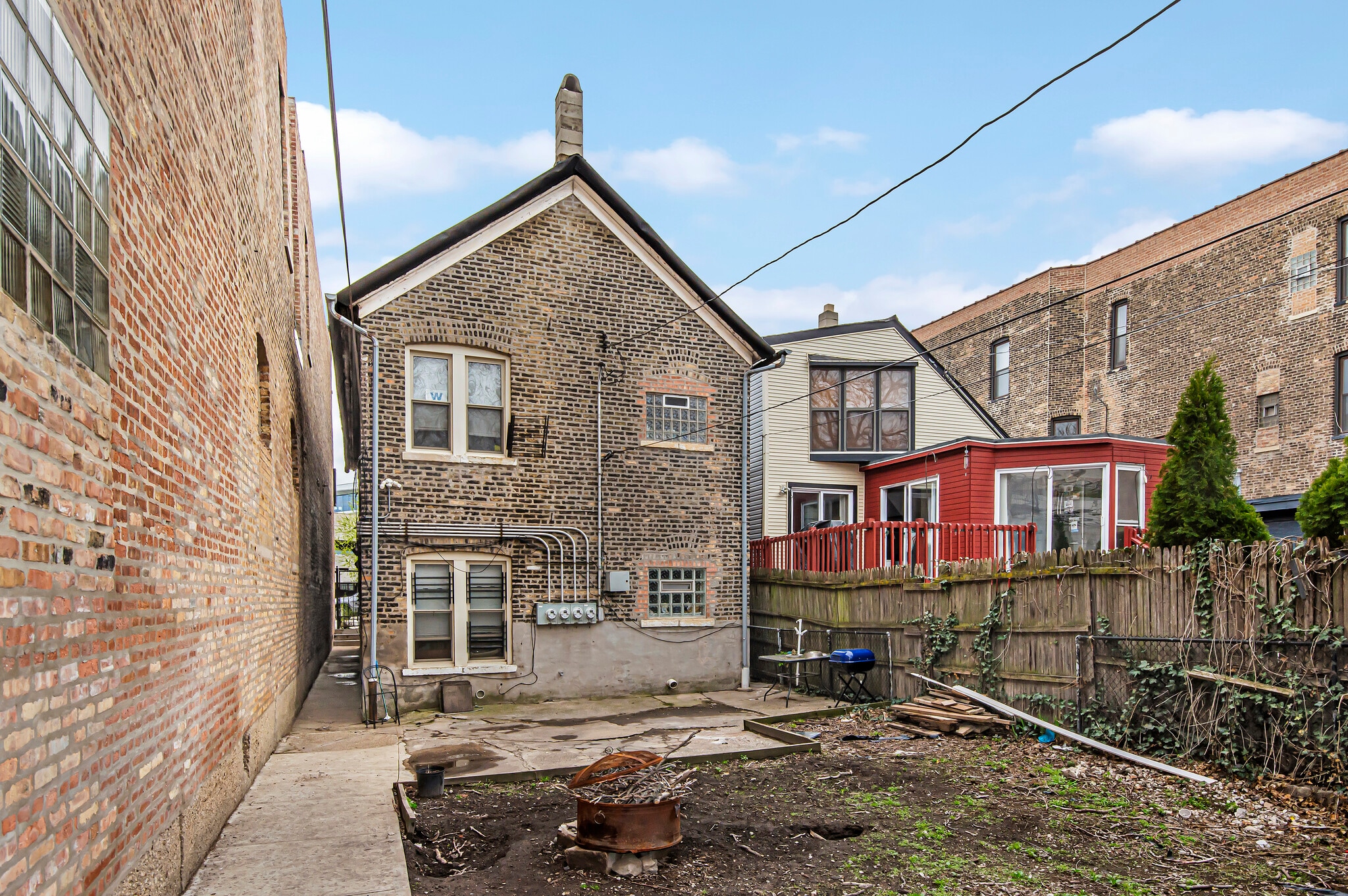 Building Photo - 1472 W Webster Ave