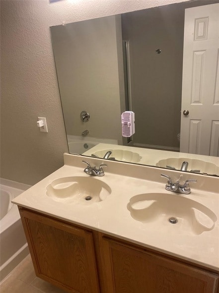 Building Photo - 4028 Thoroughbred Trail