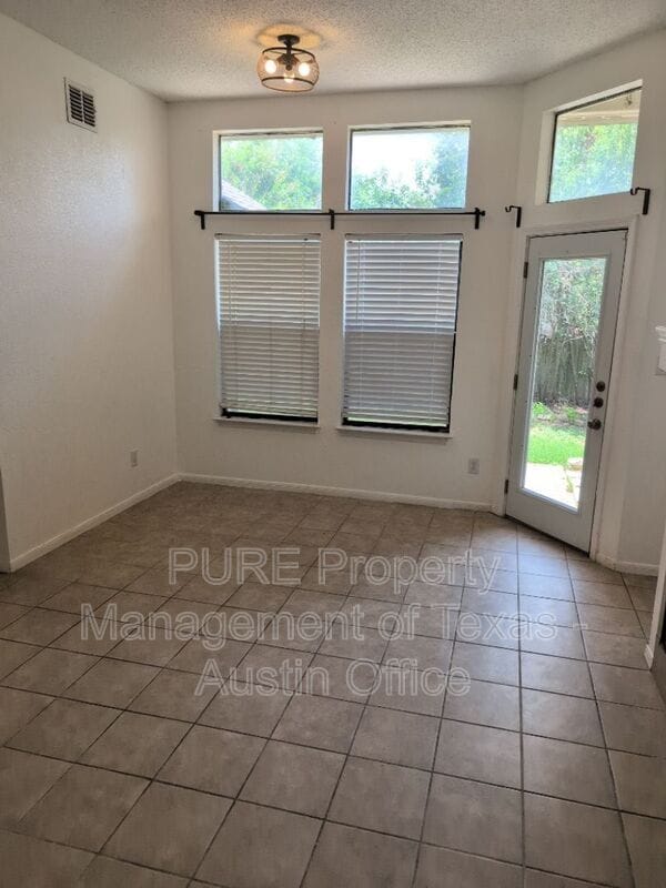 Building Photo - 15705 Monona Cove