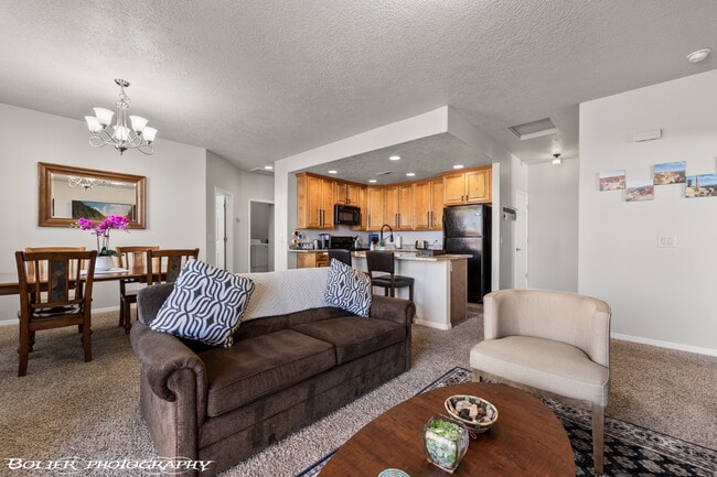 Building Photo - 95 Shade Tree Ln