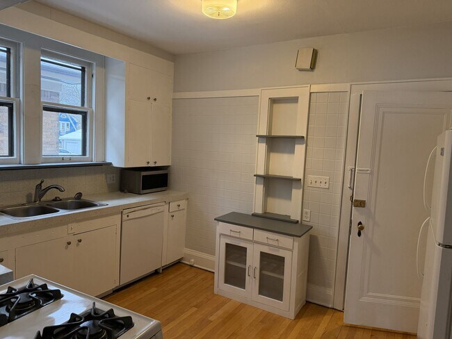 Building Photo - 2031 E Marion St