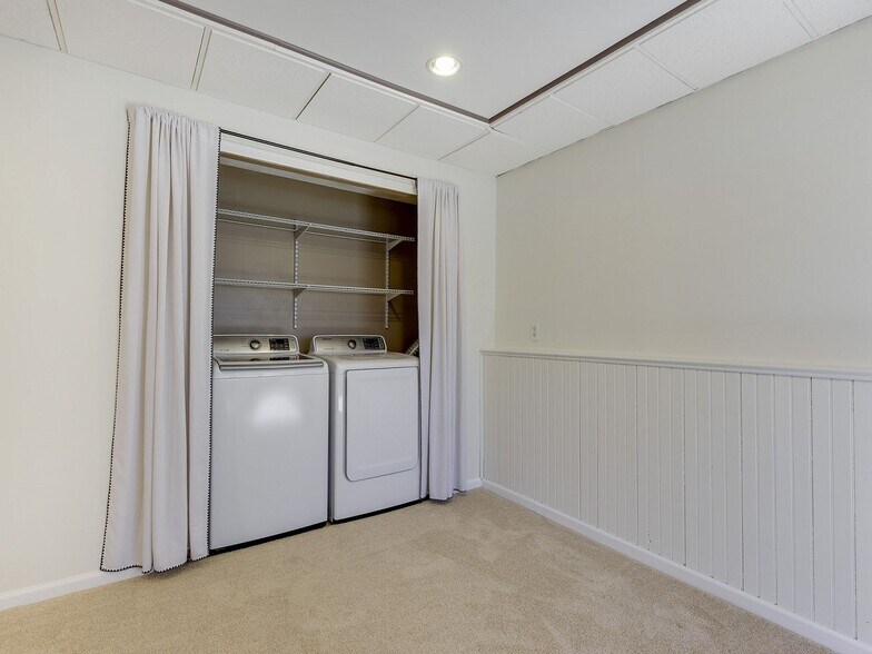 Building Photo - 17505 Rustic Hills Dr