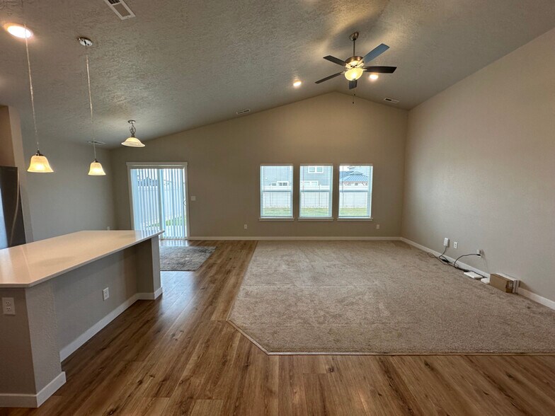 Building Photo - 11398 W Belgrave St