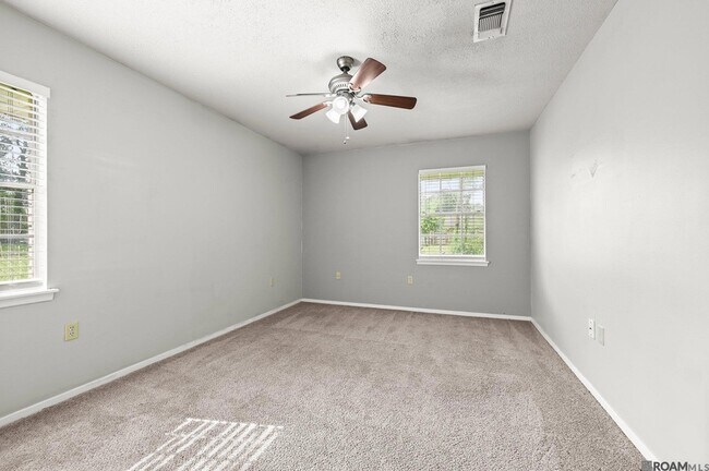 Building Photo - 9256 Bermuda Ave