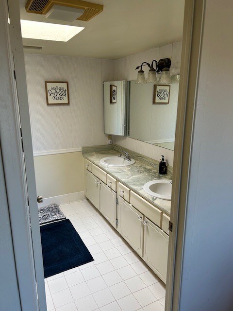 Building Photo - 100 N Lazy Fox Dr