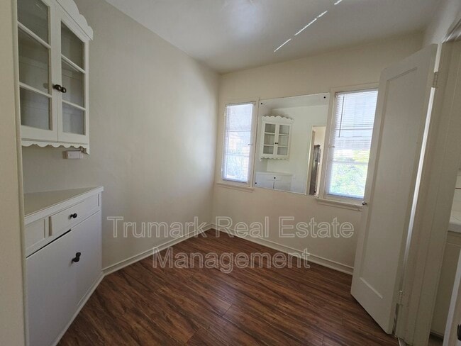 Building Photo - 1112.5 N Maryland Ave