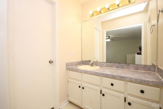 Building Photo - 7033 Weatherwood Dr