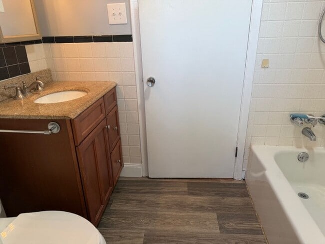 Building Photo - Seymour 37865 - One-level brick home with 3 bedrooms, 2 baths & bonus room - Call Linda Meese (86...