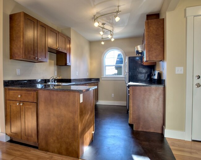 Building Photo - 2406