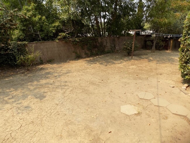 Building Photo - 2537 Greta Pl