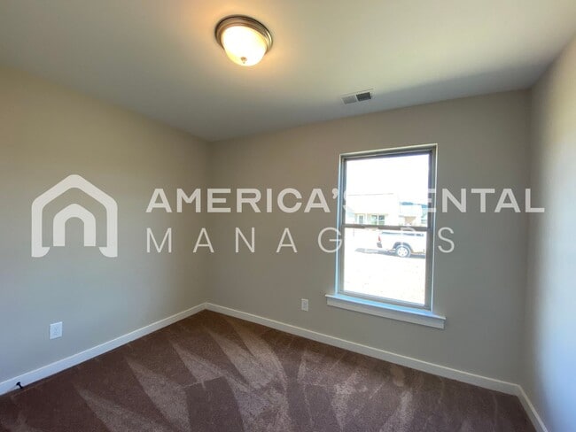 Building Photo - Home for Rent in Talladega, AL...Available to View with 48-hour notice!!!