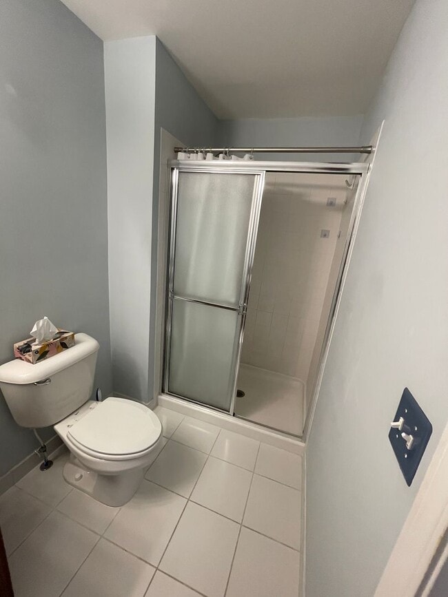 Building Photo - Beautiful 2 bed 2 bath upper Utica 1710 sq...