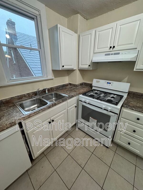 Building Photo - 2450 Starkamp St