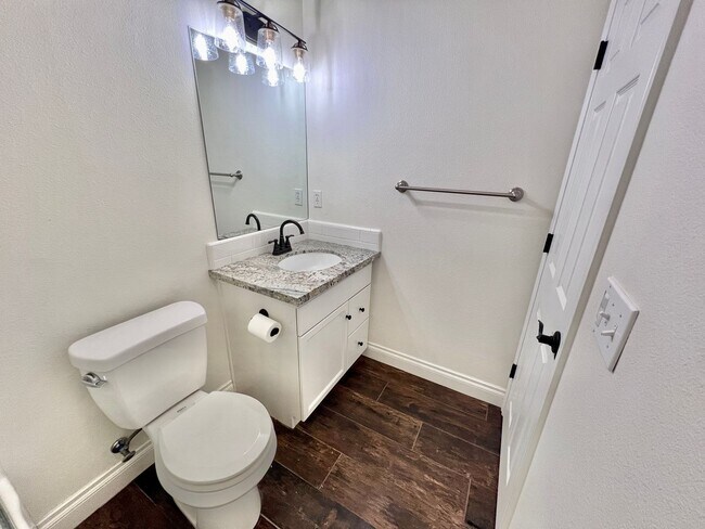 Building Photo - $2,350 Bullard & Locan, 3 bedroom - Wrenwo...