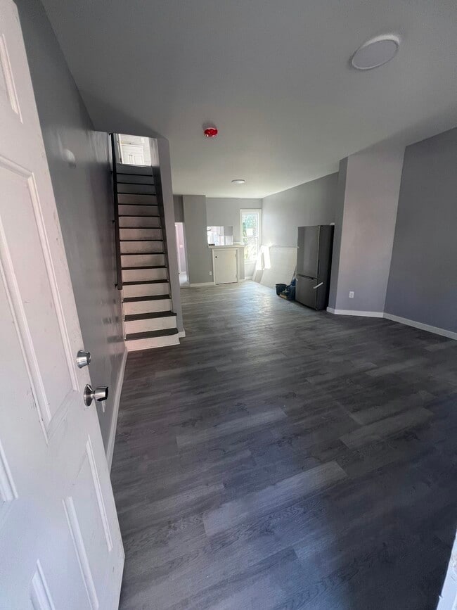 Building Photo - 346 Ridgeway St