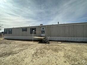 Building Photo - 3 Bedroom 2 Bathroom trailer available to ...