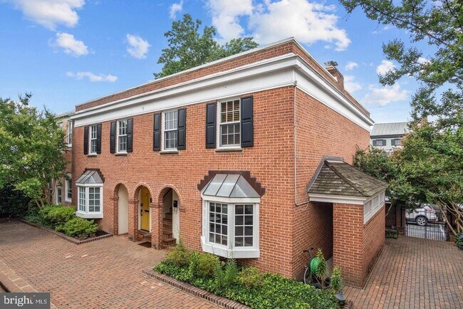 Building Photo - 220 N St Asaph St