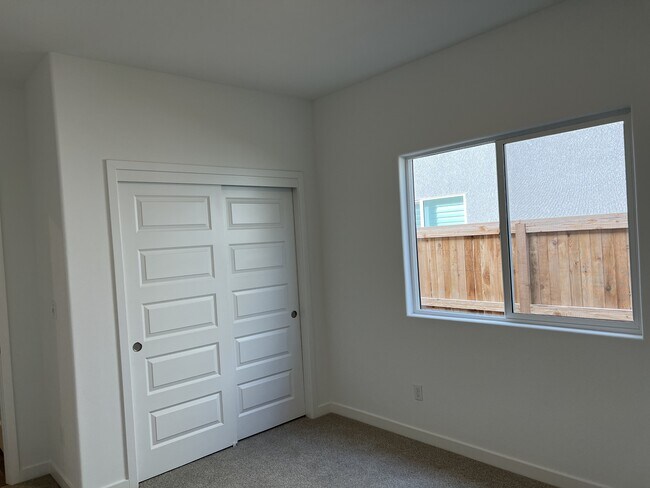 Building Photo - 9634 Maple Ter Ln