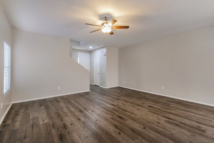 Building Photo - 10911 W Mariposa Dr