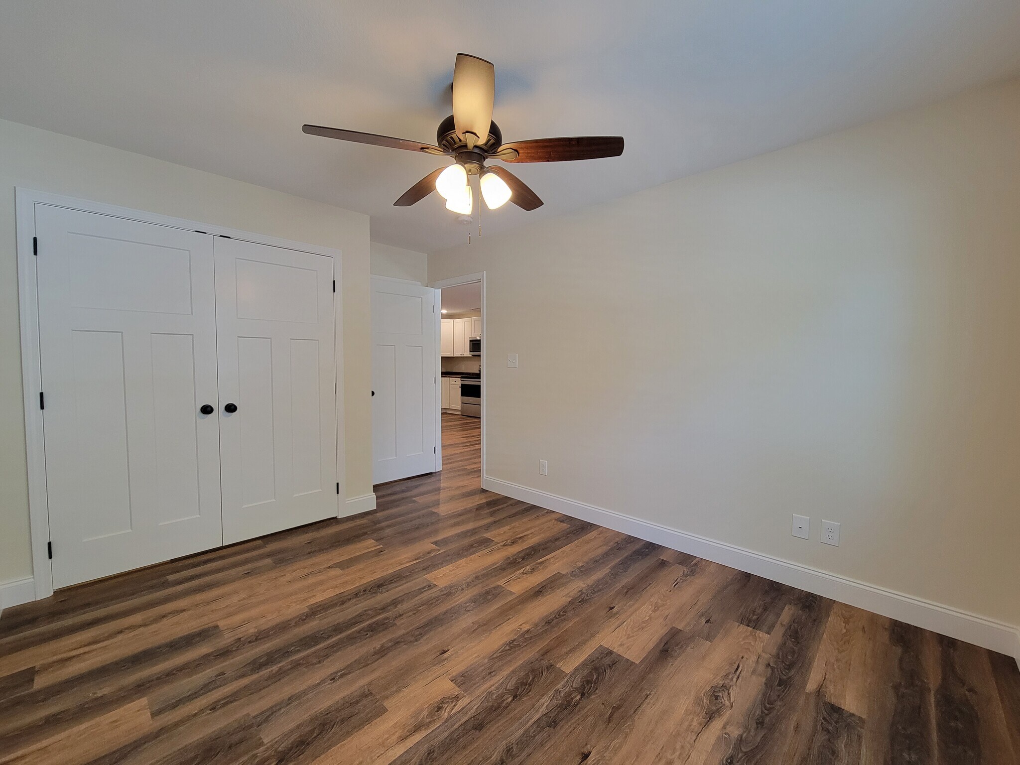 Master Bedroom - 517 Hendrickson St