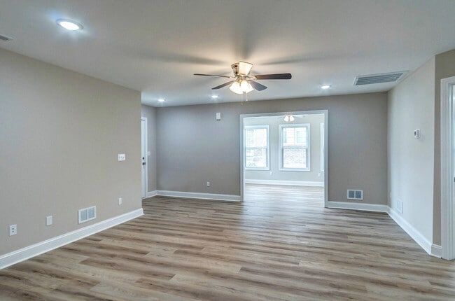 Building Photo - 102 Legacy Dr