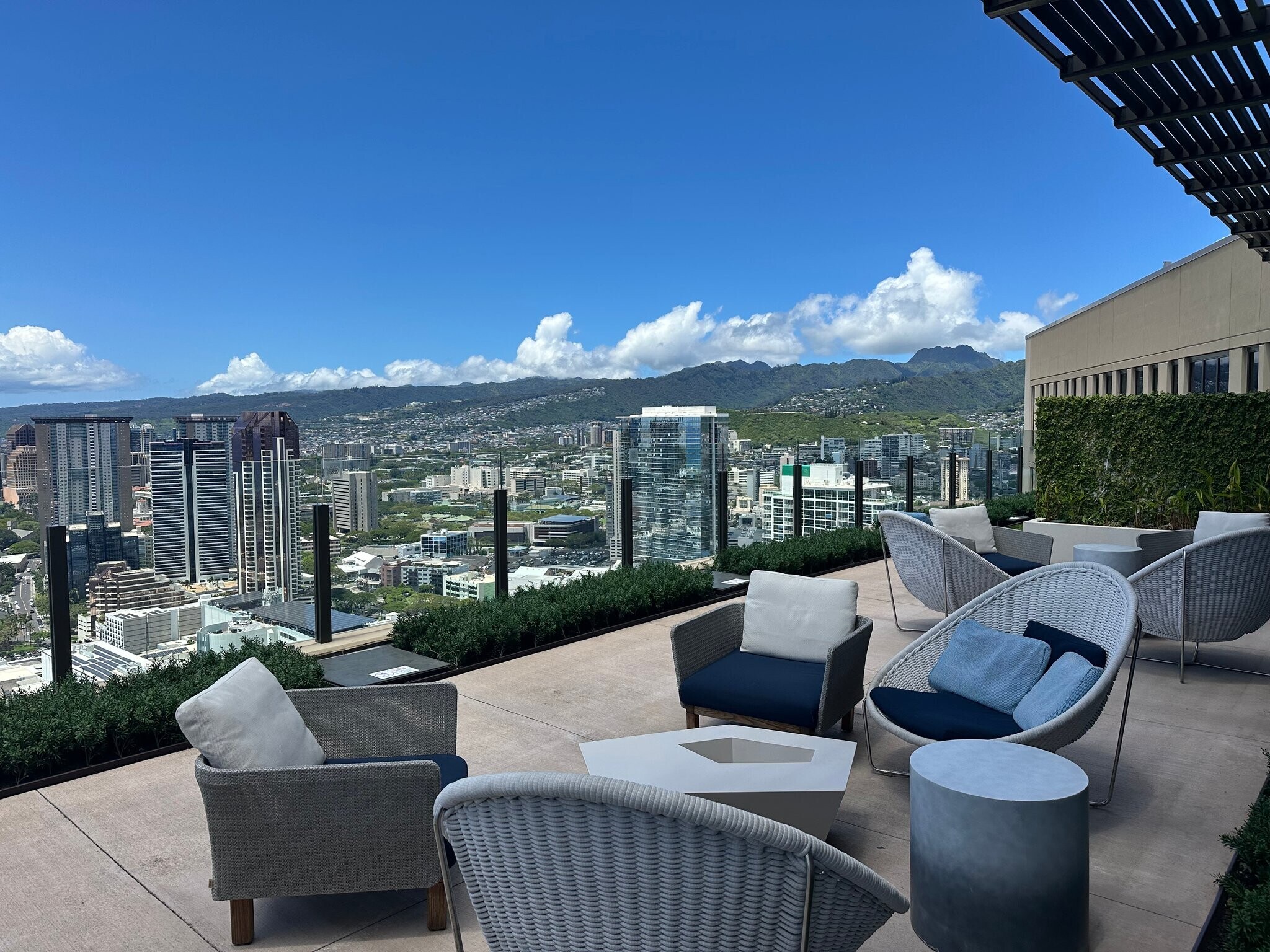 Building Photo - 987 Queen St