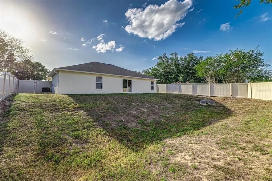 Fenced-in backyard - 5306 Keely Ct