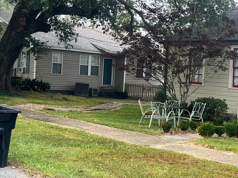 Building Photo - 4832 Convention St