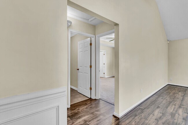 Building Photo - 3 Bedroom 2 Bathroom Home in Hampton Place...